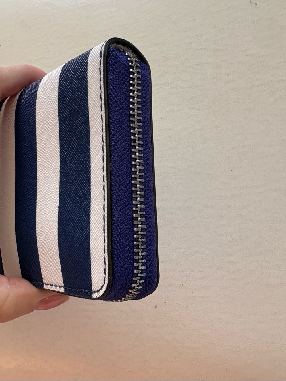 Michael Kors Navy & White Striped Long Zip Wallet EUC - Picture 4 of 11
